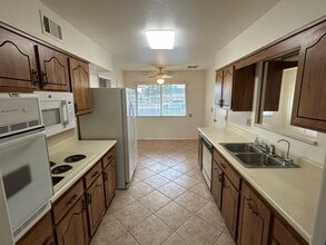 10551 W Prairie Hills Cir in Sun City, AZ - Building Photo - Building Photo