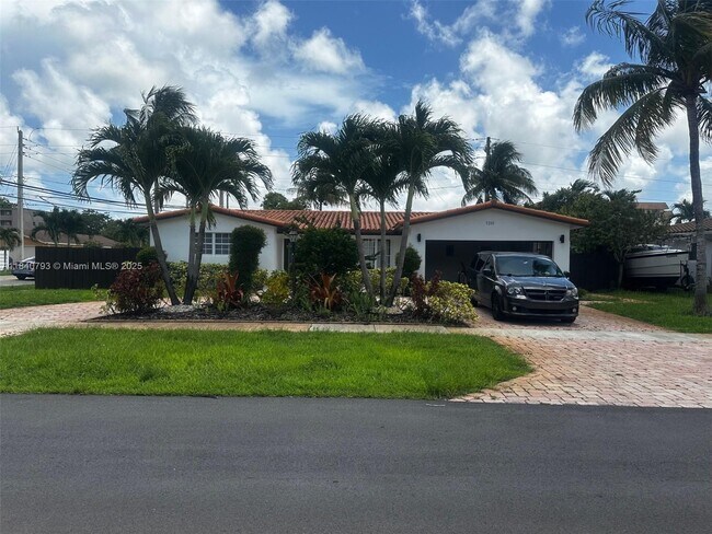 5200 Adams St in Hollywood, FL - Building Photo - Building Photo