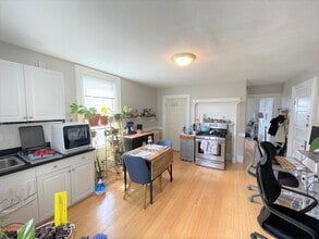 16 Cutter St, Unit 2R in Somerville, MA - Building Photo - Building Photo