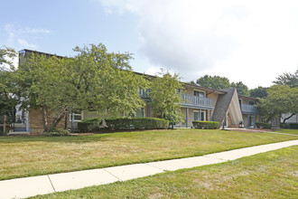 Greenspire Oak Knoll Apartments in Cary, IL - Foto de edificio - Building Photo