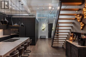 993 Queen St W in Toronto, ON - Building Photo - Building Photo