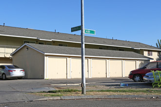 897 S Adler Ave in Fresno, CA - Building Photo - Building Photo