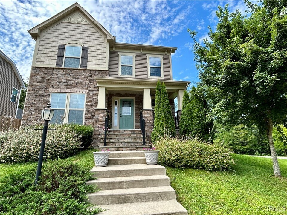 5718 Swift Fox Dr in Moseley, VA - Building Photo