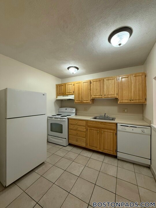 84 Gardner St in Boston, MA - Building Photo