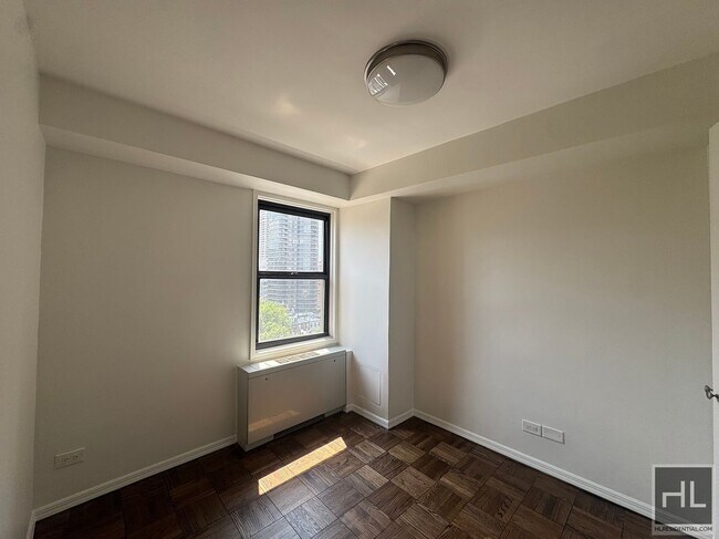 EAST 63 STREET in New York, NY - Building Photo - Building Photo