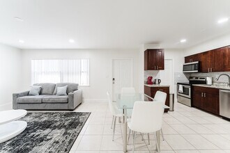 1800 NW 4th Ave in Boca Raton, FL - Building Photo - Building Photo