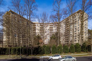 The Colonnade in Washington, DC - Building Photo