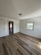 141 Lembeck Ave, Unit 3 in Jersey City, NJ - Foto de edificio - Building Photo