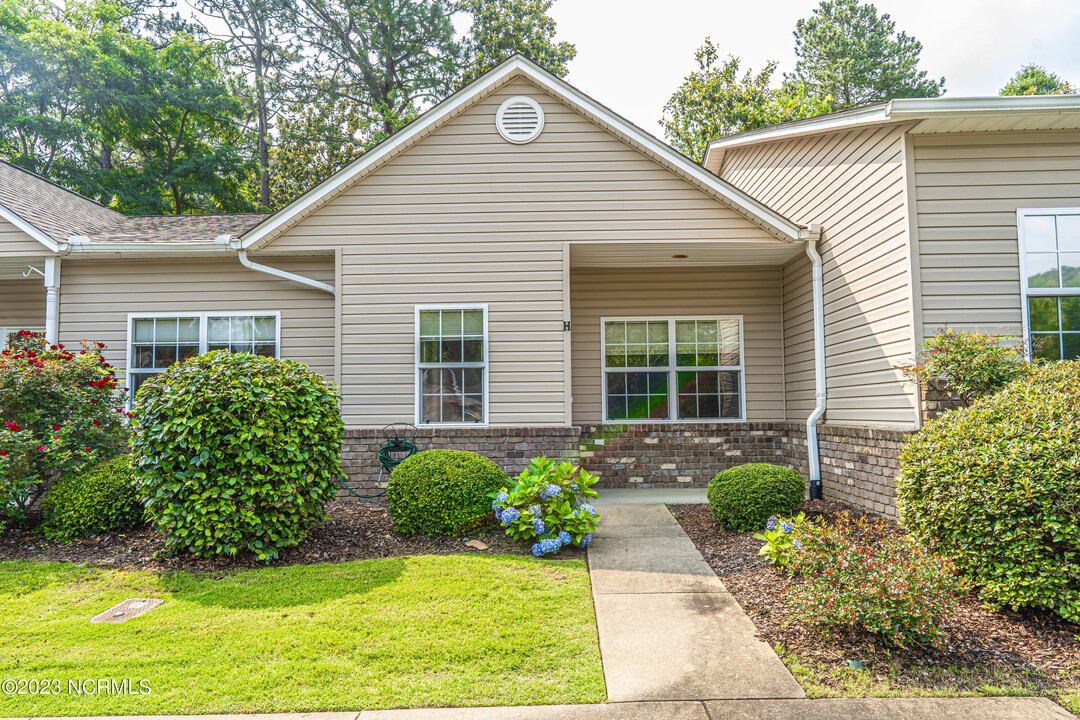 101 E Rhode Island Ave in Southern Pines, NC - Building Photo