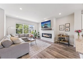 2223 Gateway Curv in North St. Paul, MN - Building Photo - Building Photo