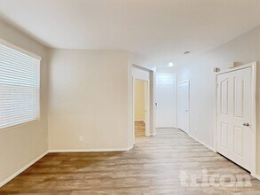 982 Eureka Dunes Ave in Henderson, NV - Foto de edificio - Building Photo