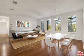5625 Crescent Prk W in Los Angeles, CA - Building Photo - Building Photo