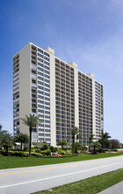 Ocean Towers in Boca Raton, FL - Foto de edificio - Building Photo