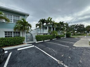 65 NE 24th St, Unit 2 in Wilton Manors, FL - Building Photo - Building Photo