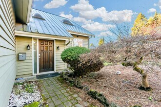 7418 S 10th St in Tacoma, WA - Building Photo - Building Photo