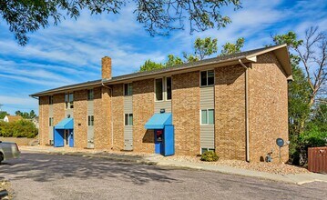 Falls View Apartments in Sioux Falls, SD - Foto de edificio - Building Photo