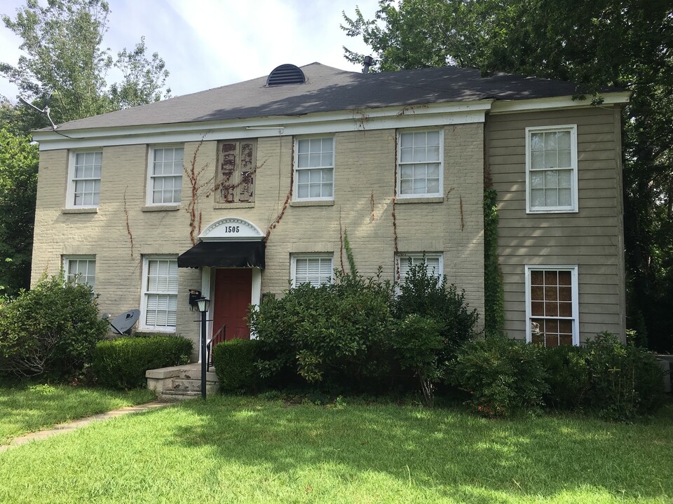 1505 E Fairview Ave in Montgomery, AL - Foto de edificio