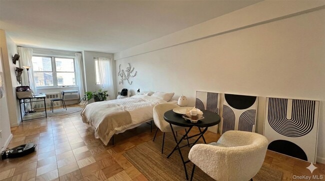 170 W 23 St in New York, NY - Building Photo - Building Photo