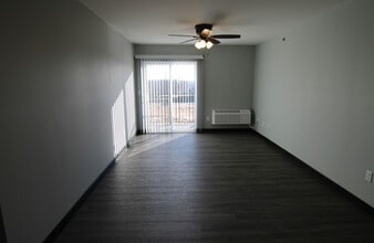 The Landings on Cedar Cross in Dubuque, IA - Foto de edificio - Building Photo