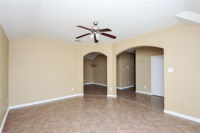 7668 Hollow Point Dr in Fort Worth, TX - Foto de edificio - Building Photo