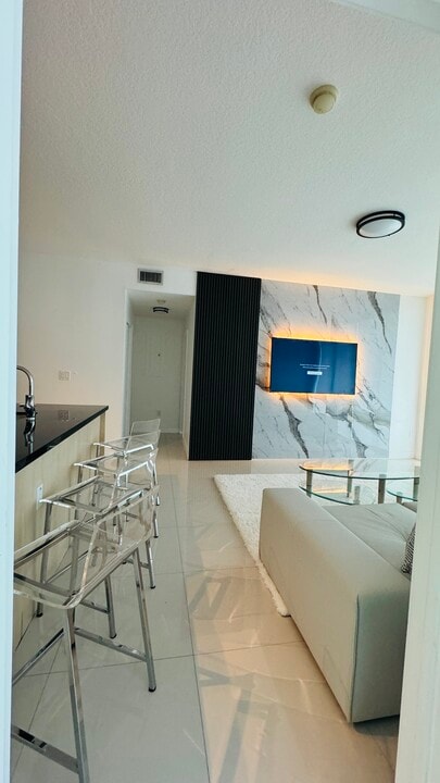 1111 SW 1st Ave, Unit 3416-N in Miami, FL - Foto de edificio
