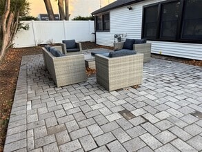 2 Park Ave in Greenvale, NY - Building Photo - Building Photo