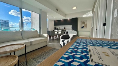 227 NE 2nd St in Miami, FL - Building Photo - Building Photo