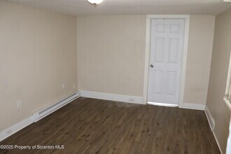 105 Sambourne St in Wilkes-Barre, PA - Building Photo - Building Photo