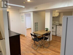 37 Middleton Ct in Markham, ON - Building Photo - Building Photo