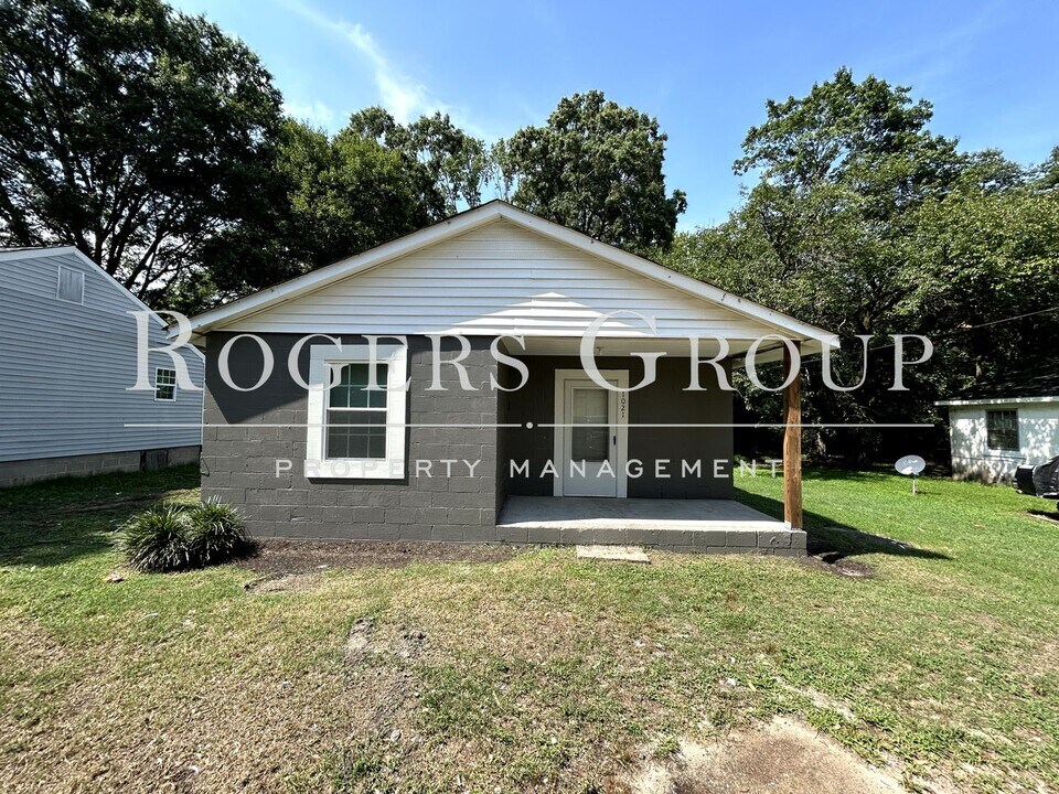 1021 Hughes St in Henderson, NC - Building Photo