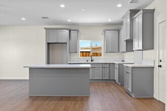 8457 Great Cir Dr in California City, CA - Building Photo - Building Photo