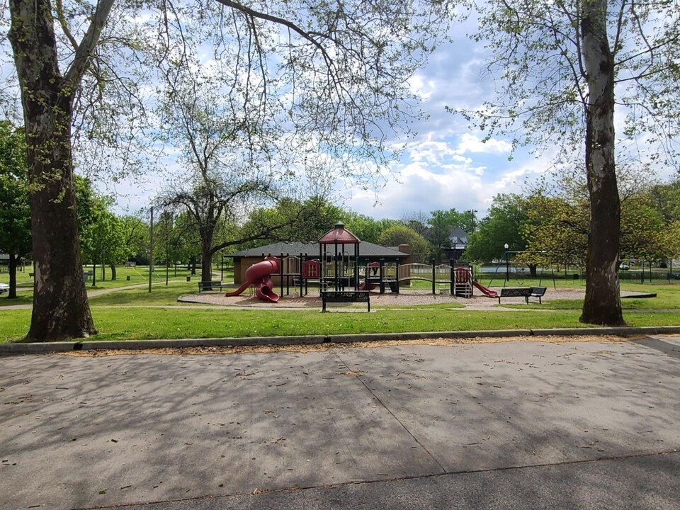 1032 W Apache St in Norman, OK - Building Photo