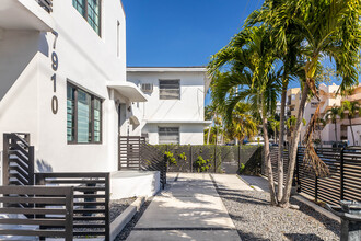 7910 Byron Ave in Miami Beach, FL - Building Photo - Building Photo