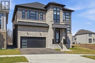 3241 Dove Dr in Oakville, ON - Building Photo - Building Photo