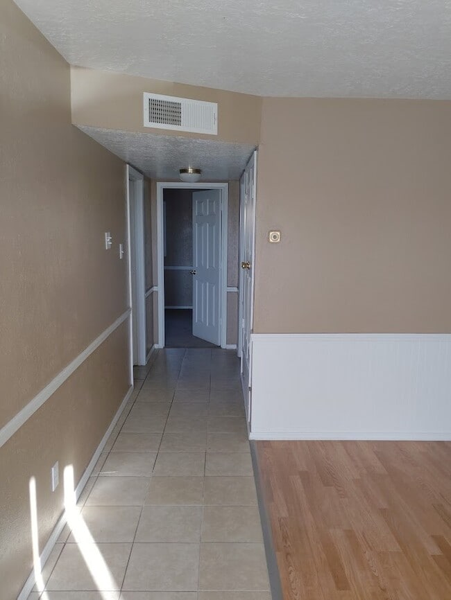 928 Chelwood Park Blvd NE, Unit D in Albuquerque, NM - Building Photo - Building Photo