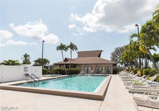 7 Oceans Blvd in Naples, FL - Foto de edificio - Building Photo