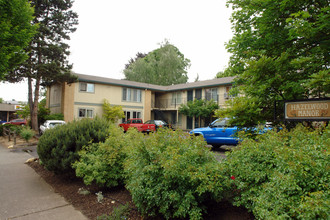 Hazelwood Manor in Portland, OR - Foto de edificio - Building Photo