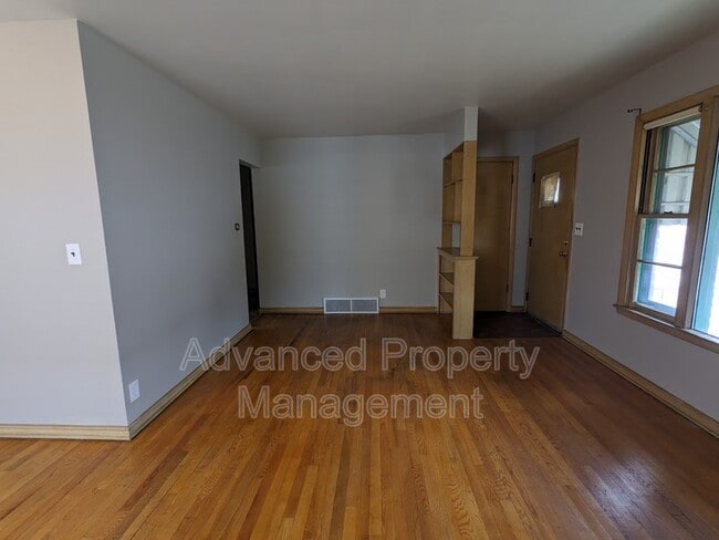 6215 W Keefe Ave Pkwy in Milwaukee, WI - Building Photo - Building Photo