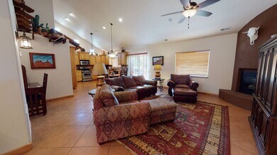 2146 Rio Verde in Moab, UT - Foto de edificio - Building Photo
