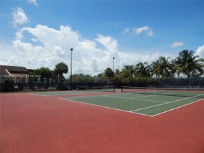 14601 N Kendall Dr in Miami, FL - Building Photo - Building Photo
