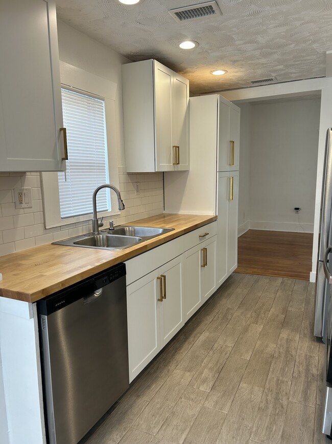 2443 4th Ave N, Unit House in St. Petersburg, FL - Building Photo - Building Photo