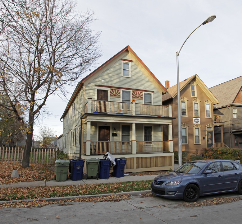 1130 E Hamilton St in Milwaukee, WI - Foto de edificio