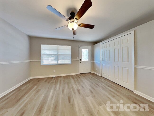 6423 4th Ave NE in Bradenton, FL - Building Photo - Building Photo