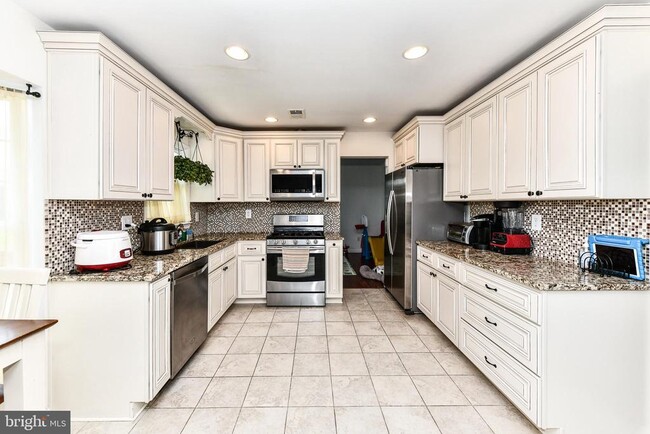 14507 William Carr Ln in Centreville, VA - Building Photo - Building Photo