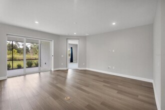 10186 Crystal Isles Cir in Sarasota, FL - Building Photo - Building Photo