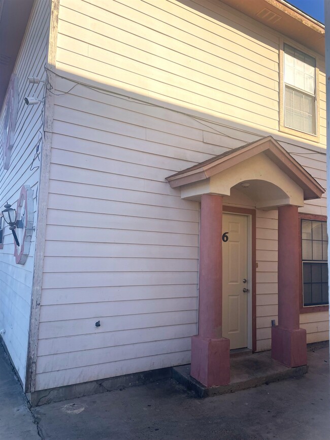 2803 Bayard St in Laredo, TX - Building Photo - Building Photo