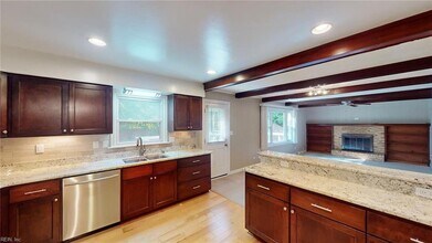 707 Sir Walter Cir in Virginia Beach, VA - Building Photo - Building Photo