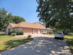 9621 Monticello Dr in Granbury, TX - Foto de edificio - Building Photo