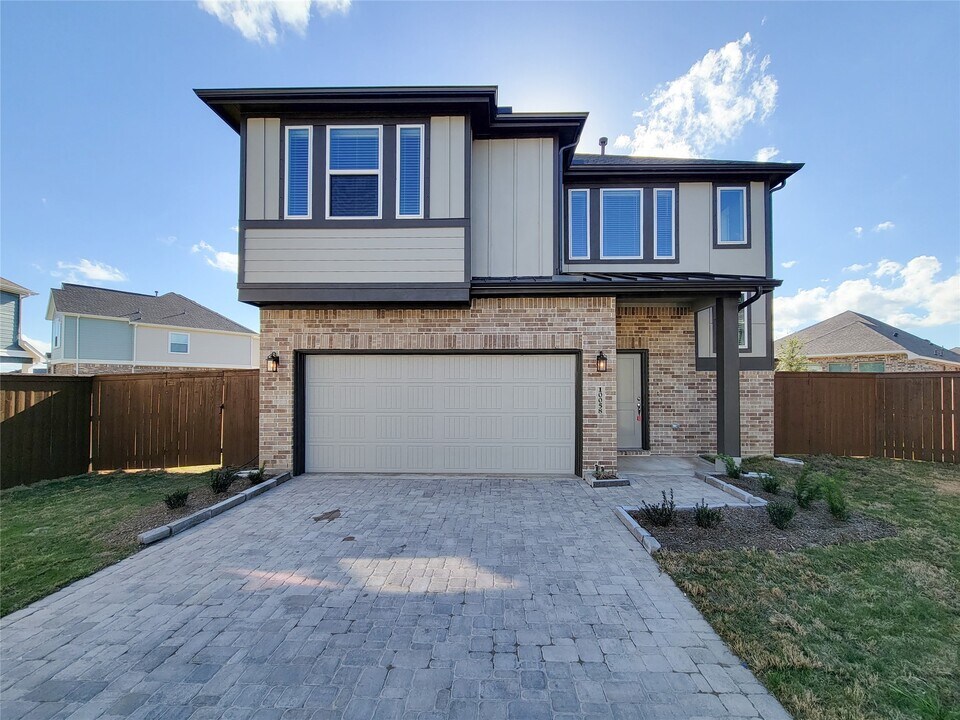 10058 Rosette Dr in Rosharon, TX - Building Photo