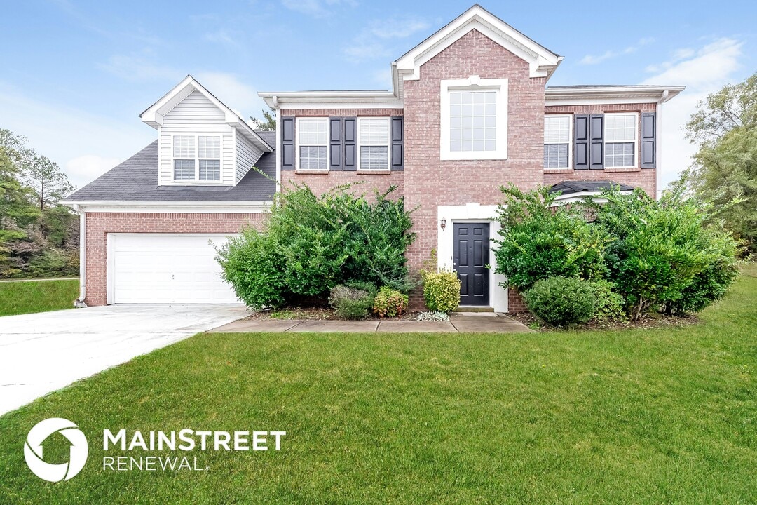 5807 Goldleaf Way in Rex, GA - Building Photo